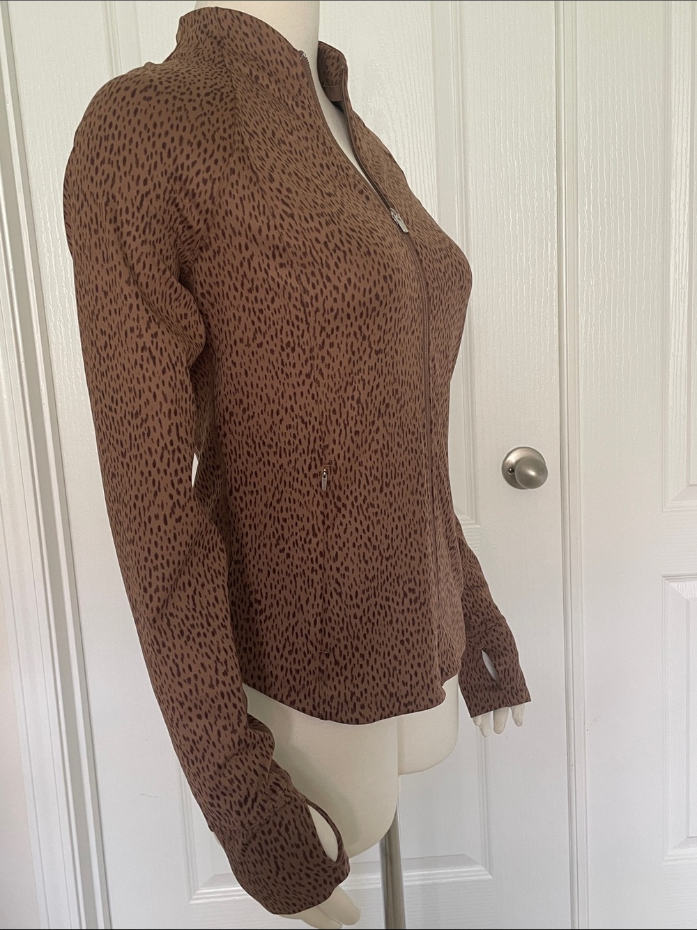 NWT Athleta Salutation Brown Leopard Printed Jacket Size Small - Picture 6 of 9